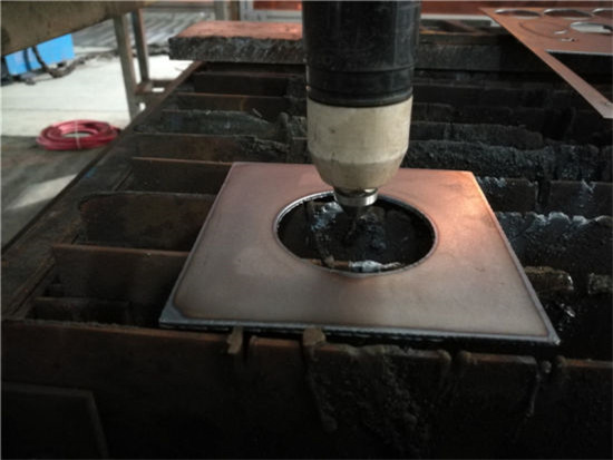 स्टेनलेस स्टीलसाठी 1500 * 3000 मिमी 100 ए पोर्टेबल सीएनसी प्लाझमा कटर कटिंग मशीन
